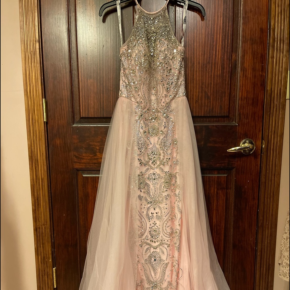 Stunning formal gown.  Only worn for a few hours.
